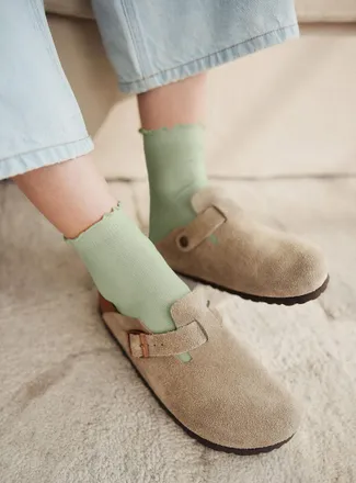 Simons Womens Solid lettuce-trim ankle socks
