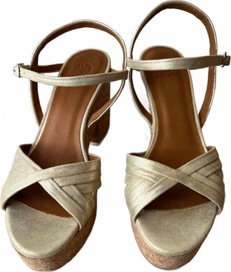 Coclico Womens Bee Sandal In Champagne