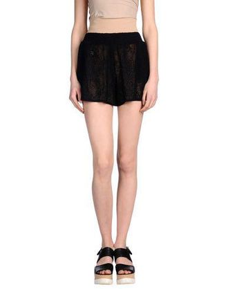 Alice & Olivia BOTTOMWEAR - Shorts & Bermuda Shorts on YOOX.COM