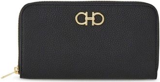 Ferragamo Gancini-plaque zip-up wallet - women - Calf Leather - One Size - Black