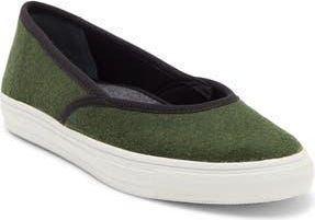 Fuchsia Crossover Sneaker Flat in Green at Nordstrom Rack, Size 11