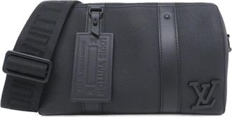 Louis Vuitton Black Leather Shoulder Bag (Pre-Owned)