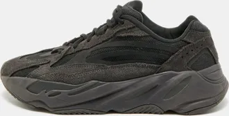 adidas Boost 700 V2 Vanta Size 44 Black/Grey Canvas Suede Low Top Sneakers
