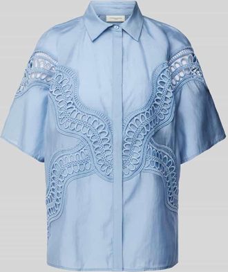 Copenhagen Muse Regular Fit Blusenshirt mit Lochstickerei Modell MOLLY in Hellblau, Gr&ouml;&szlig;e M