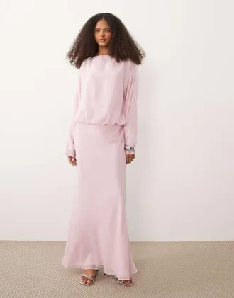 Asos Vestito lungo a maniche lunghe rosa tenue con scollo a barchetta