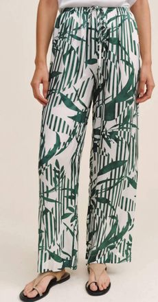 Bella Dahl Wide Leg Pant In Palm Paradise Print