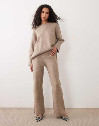 Pretty Lavish co-ord in maglia con vita ripiegata e jogger a gamba larga, color taupe-Marrone