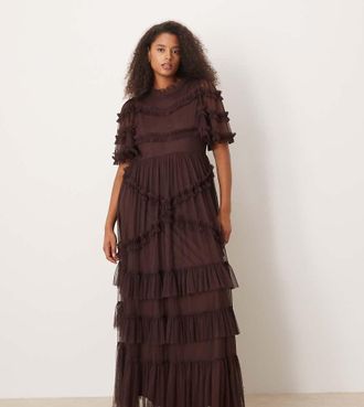 Lace & Beads Plus Vestito lungo in tulle color cioccolato prugna accollato a maniche corte-Marrone