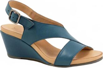 Bueno Womens Ippy Wedge Sandal In Blue