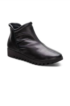 Aetrex Womens Zoey Slip On Boot In Black