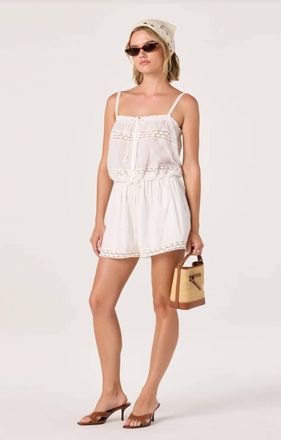 Astr Abrielle Shorts In Off White