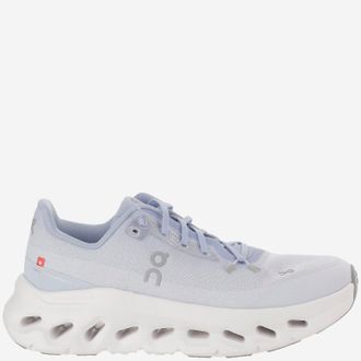 On Running Auf laufenden Cloudtilt-Sneakern