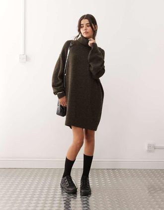 Weekday Vestito maglia dolcevita corto color marrone scuro m&eacute;lange - In esclusiva per ASOS
