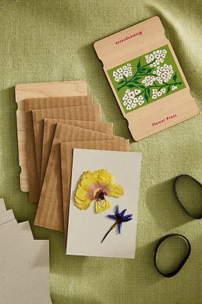 Studio Wald Pocket Flower Press