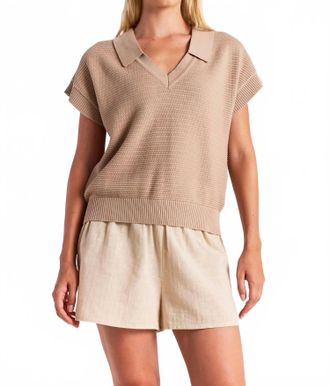 Brodie Rippled V Neck Vest In Light Brown