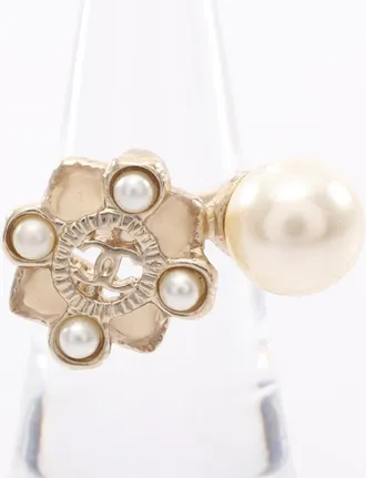 Chanel Gold White Artificial Pearl Gold Plating Band Ring (Pre-Owned)