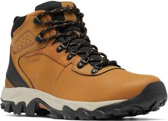 Columbia Newton Ridge Plus II Waterproof Hiking Boot in Elk/Black at Nordstrom, Size 10.5