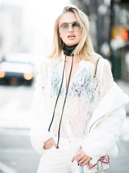 ¿Qué llevar debajo del encaje blanco?