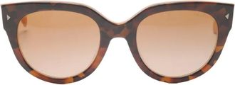 Prada 2010-2020s zonnebril met cat-eye montuur en logo - Bruin