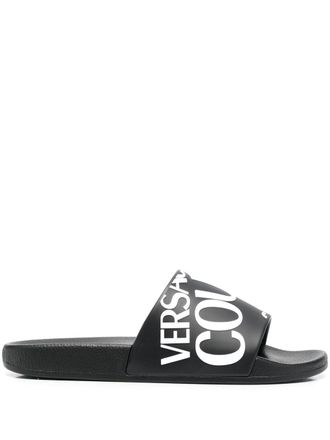 【関税込み】Versace Jeans Couture ホワイト Beach サンダル Versace Jeans Coutureのホワイト Beach サンダルがセール中