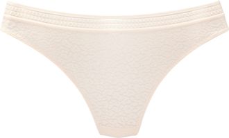 Lascana String LASCANA Freya, Damen, Gr. 32/34, rosa (puder), Spitze, Obermaterial: 85% Polyamid, 15% Elasthan, Unterhosen String, aus Spitze in Leo-Optik mit