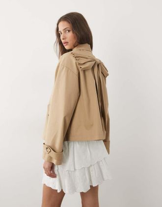 Miss Selfridge Trench corto color cuoio con fiocco sul retro-Neutro