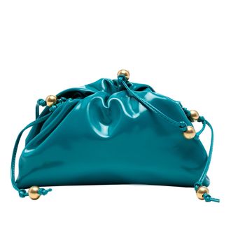 Bottega Veneta Tweedehands Patenterige Strap De Mini Pouch Crossbody