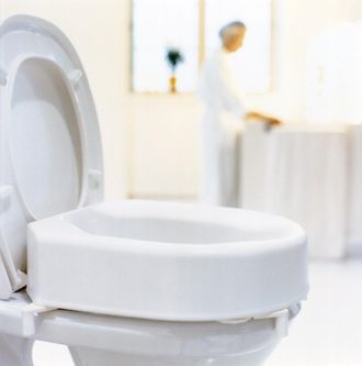 OEM Etac Hi-loo: Un Asiento De Inodoro Elevado (6 O 10 Cm) Con O Sin Tapa. Etac Hi-loo: Un Asiento De Inodoro Elevado (6 Cm De Altura, 150 Kg)