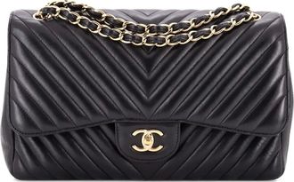 Chanel Classic Double Flap lamsleren schoudertas met chevron streep - Zwart