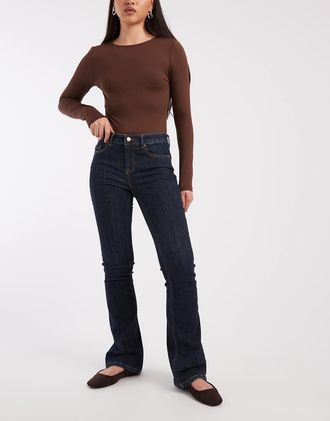 Vero Moda Flash - Jeans a zampa a vita medio alta blu scuro slavato