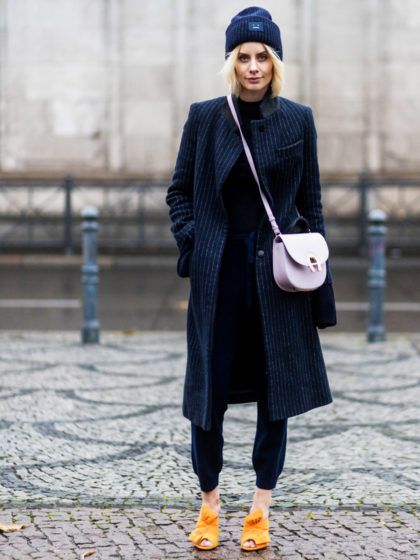 Guía de estilo: cómo llevar sandalias en invierno