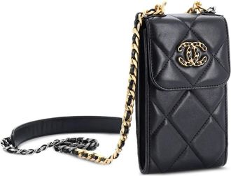 Chanel 19 Vertical Phone Holder with Chain Quilted Lambskin crossbody bag - Zwart