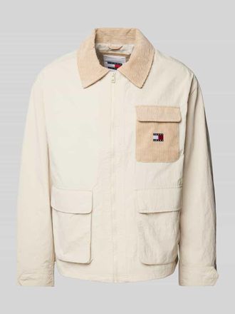 Tommy Jeans Jacke mit Label-Stitching und Pattentaschen in Beige, Größe XXL