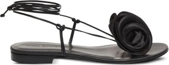 Magda Butrym Wrap Around Flat Flower Sandalen - Dames - Sandalen - Zwart - 37 1/2 EU - Leer - Schoenen