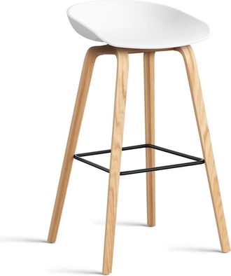 HAY Kopie - HAY - About A Stool AAS 32 H 75 cm, Eiche lackiert / schwarz / white 2.0 (Kunststoffgleiter)