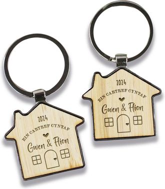 eBuy GB Personalised Ein Cartref Cyntaf Welsh House Keyrings, Our First Home, Couples Wooden Key Chains, Housewarming, New Home Owner, Gift for Couples (Set o