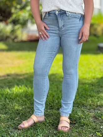 Judy Blue Light Up The Room Skinny Jeans In Light Wash