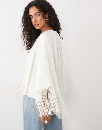 Asos top svasato in raso con bordo con frange color ecru-Bianco