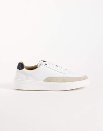 Asos sneakers stringate con intaglio nero sul tallone e dettaglio in camoscio color pietra in pelle bianca-Bianco