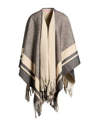 La Fille Des Fleurs Capes