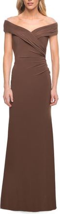 La Femme Off The Shoulder Jersey Dress with Ruching in Cocoa at Nordstrom, Size 12