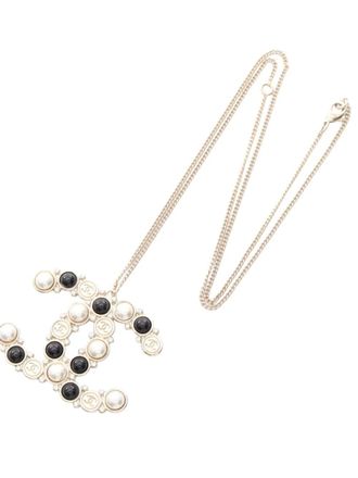 Chanel 2019 Gold Plated Faux Pearl CC Rhinestone Pendant Necklace costume necklace - women - Gold Plated - One Size