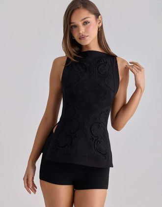House of CB Valencia - Top in pizzo sangallo nero con scollo a barchetta