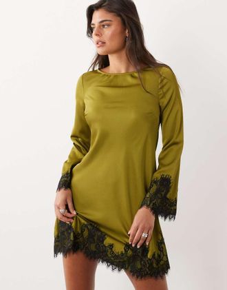 Nobody's Child Kamari mini dress in raso con scollo a barchetta e profilo in pizzo, verde oliva