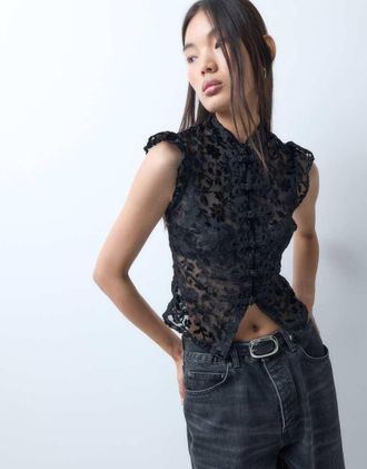 Reclaimed Vintage top in velluto con dettaglio ad alamari sul davanti-Nero