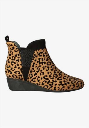 J. Rene&eacute; Womens Hemalia Animal Booties In Brown/black Leopard Print