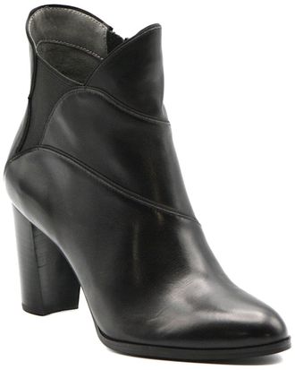 Adrienne Vittadini Trella Leather Boot