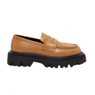 Closed Womens Leather Loafer In Chino Beige