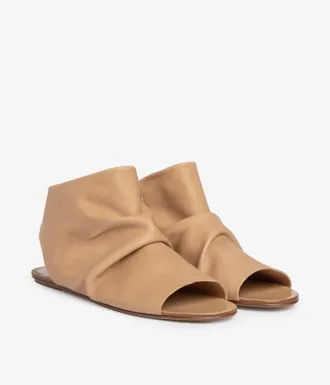 Pedro Garcia Flat sandal in camel leather| Pelaya| AW25