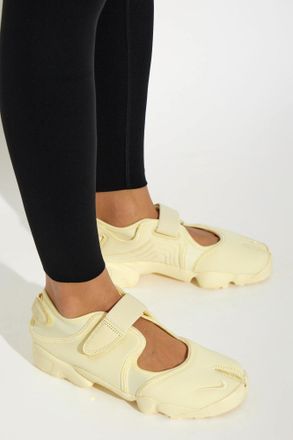 Nike Air Rift Neo Low-top Trainers, Womens, Yellow